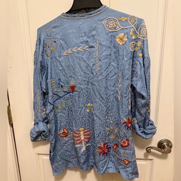 NWT Johnny Was Light Blue Embroidered Oanna Blouse Size M - Picture 3 of 8